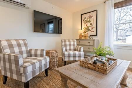 Downtown Luxury Farmhouse Apartment #4 West Dundee Exterior foto